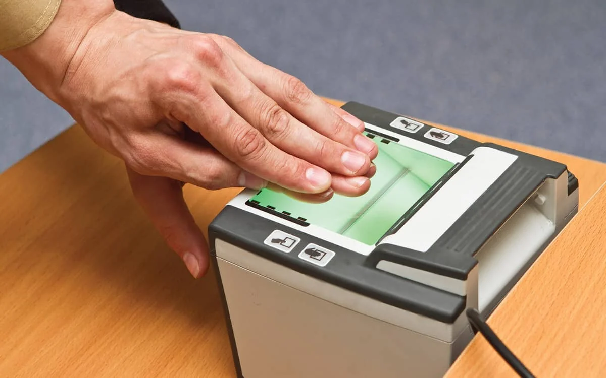 Hollanda Vizesi Parmak İzi Verme İşlemi